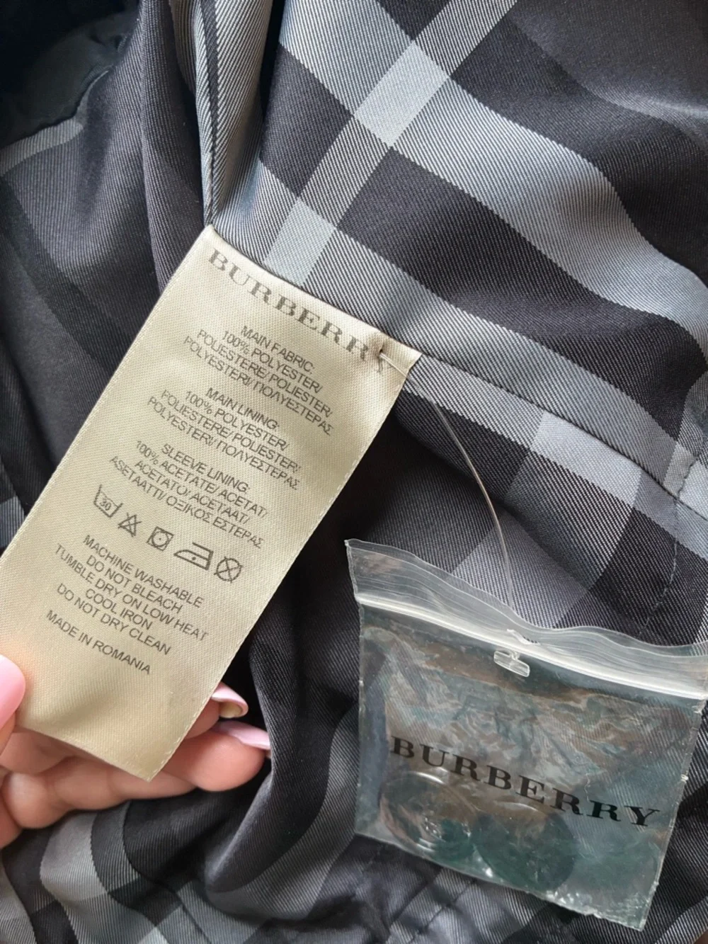 Burberry Black Relaxed Packable Trench Jacket - Picture 5 of 8